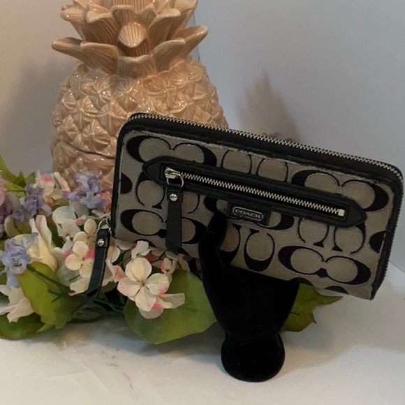 COACH WALLET - Picture 1 of 5